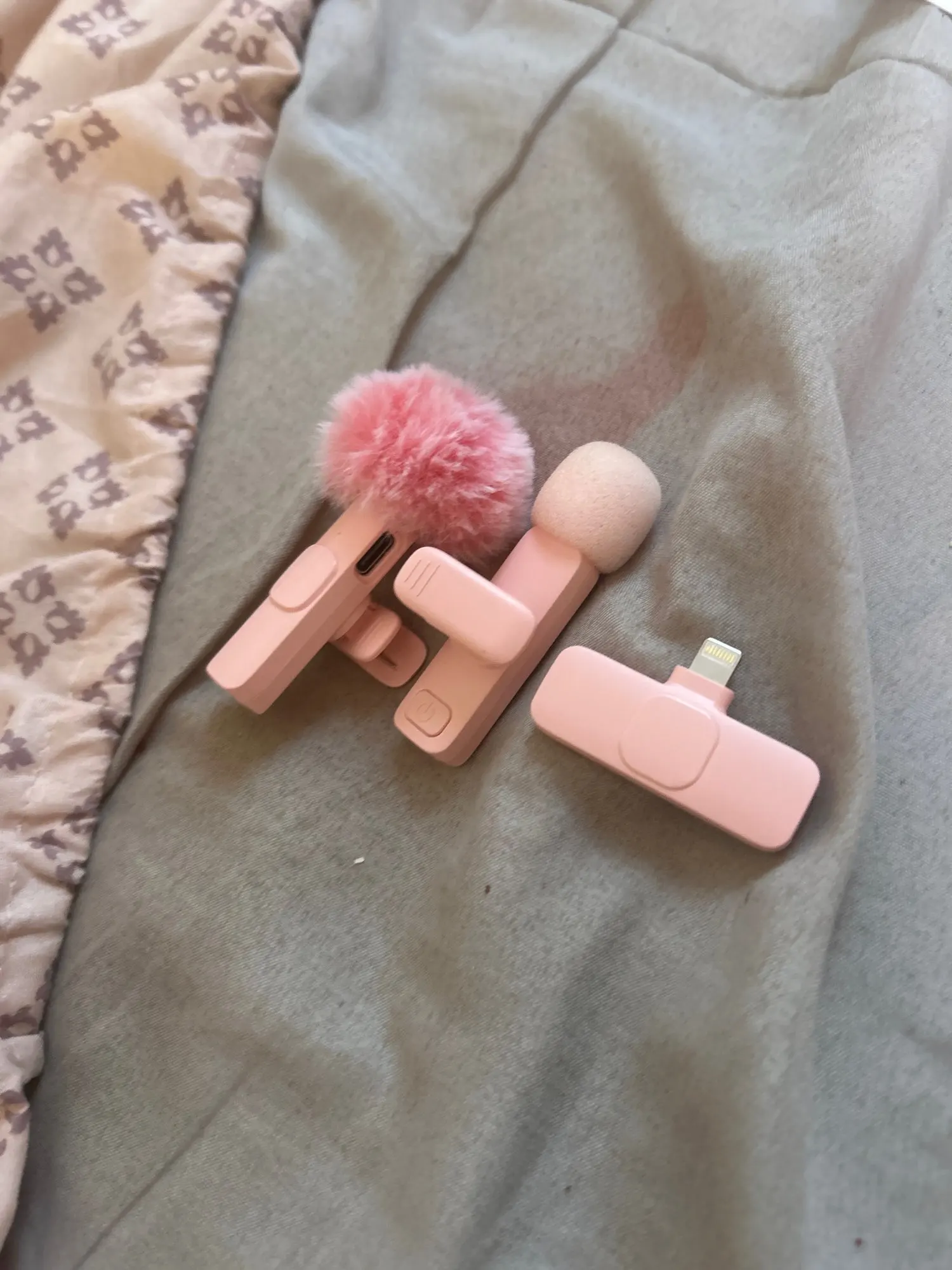 New Wireless Lavalier Microphone Portable Audio Video Recording photo review