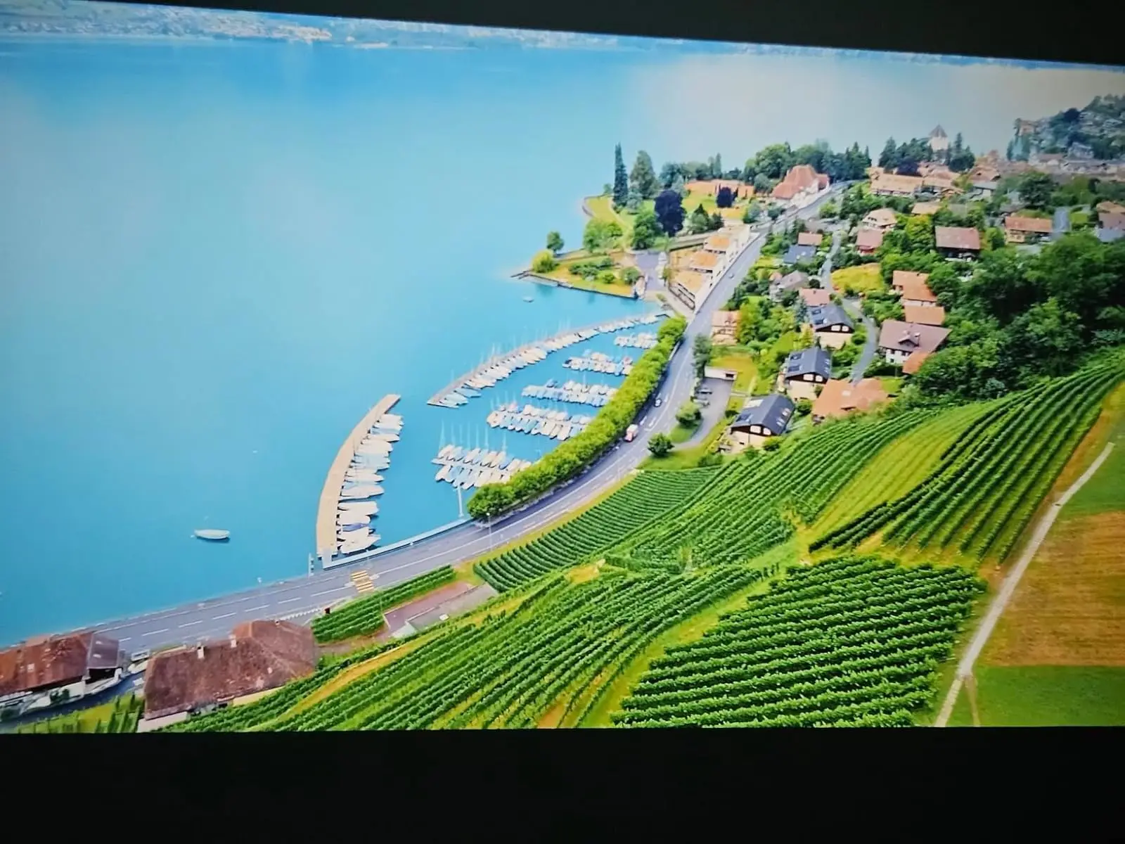 HUAWEISHI 4K Projector Android Native Portable 1080P Auto photo review