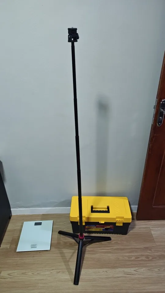 Scalable phone tripod suitable for iPhone 360 ° photo review