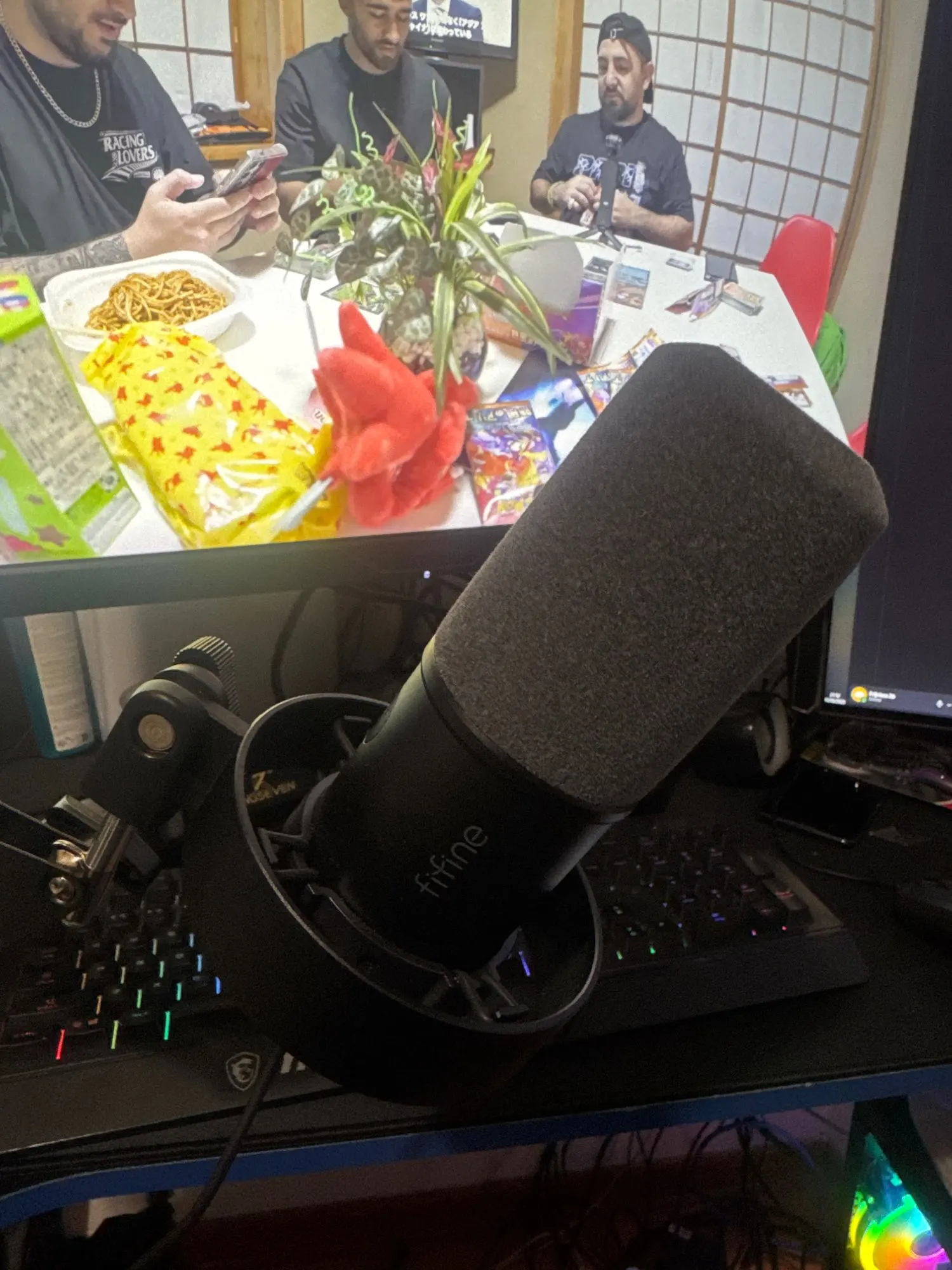 FIFINE Dynamic USB/XLR Microphone with Gain Knob/Touch-mute/Headphone Jack,Recording photo review