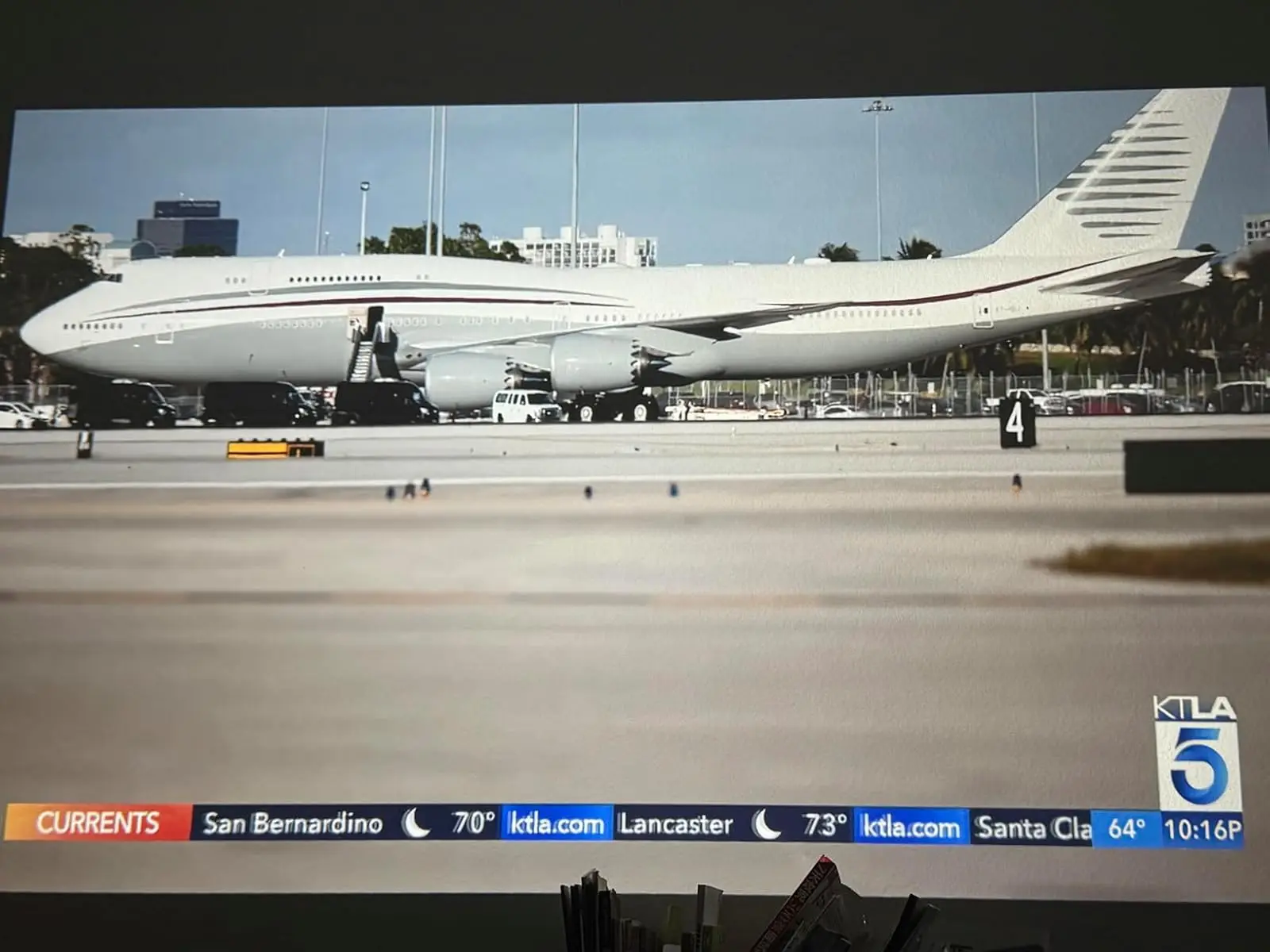 HUAWEISHI 4K Projector Android Native Portable 1080P Auto photo review