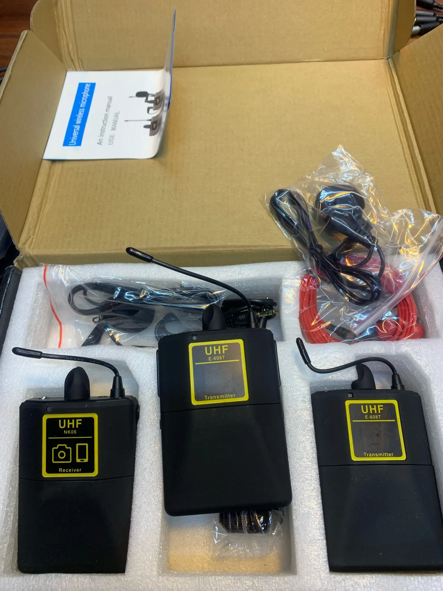 Professional UHF Wireless Lavalier Microphone with Audio Monitor photo review