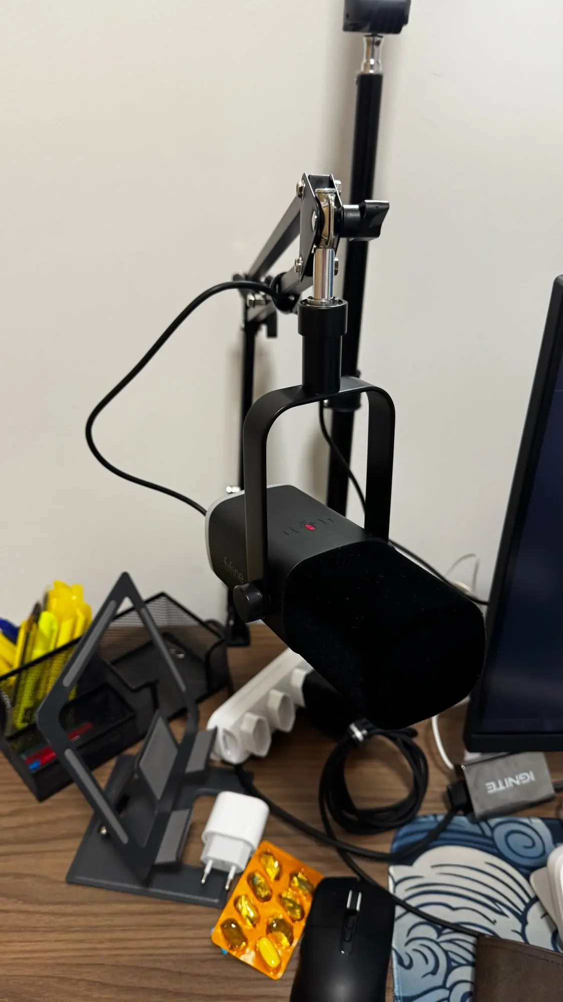 FIFINE USB/XLR Dynamic Microphone with Touch Mute Button,Headphone photo review