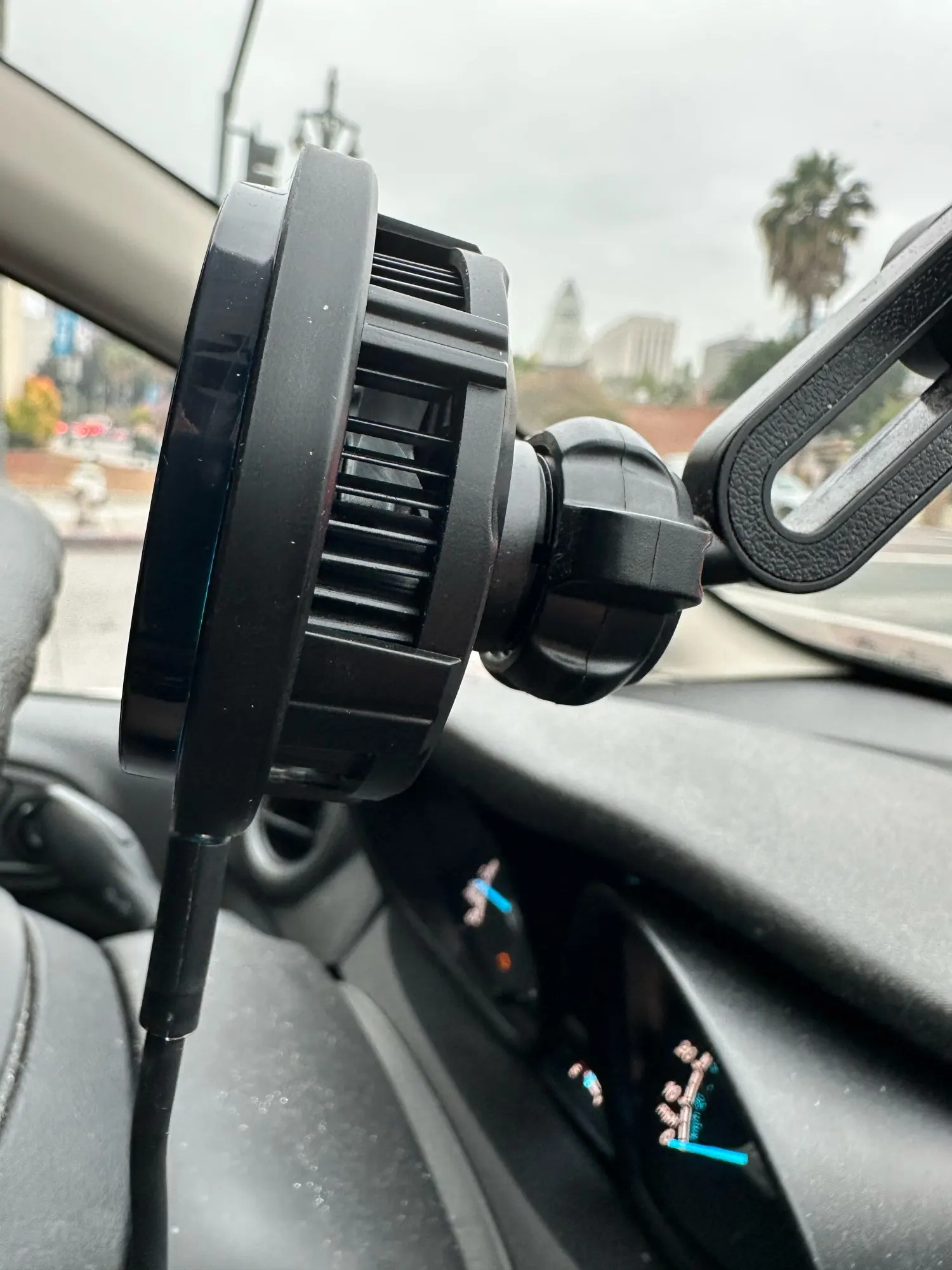 ice Cooling Magnetic Wireless Car Charger Stand for photo review