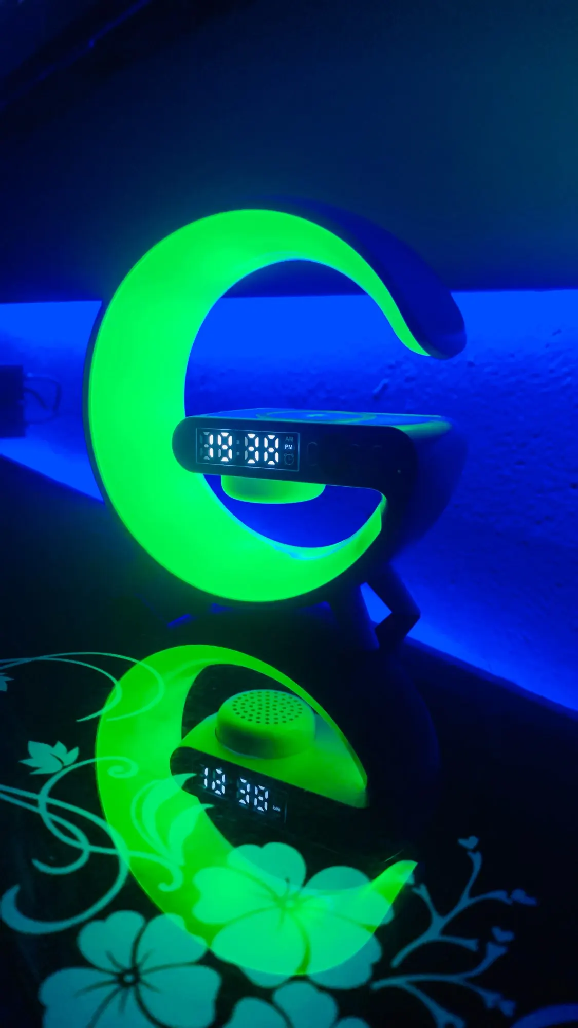 Wireless Charger Pad Stand Speaker TF Card RGB photo review