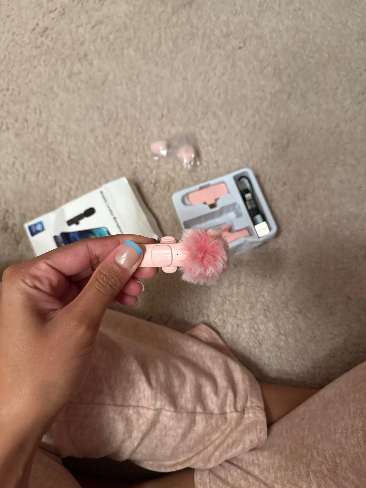 New Wireless Lavalier Microphone Portable Audio Video Recording photo review