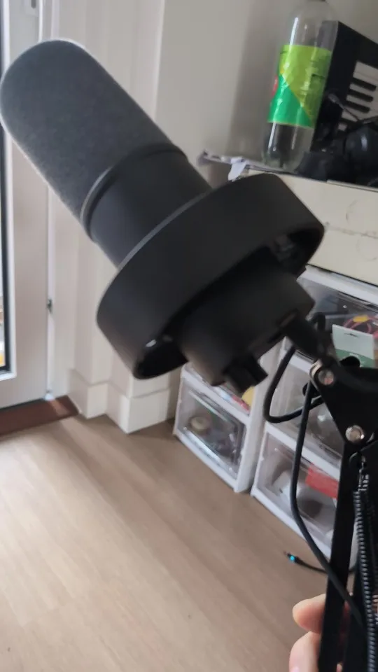 FIFINE Dynamic USB/XLR Microphone with Gain Knob/Touch-mute/Headphone Jack,Recording photo review