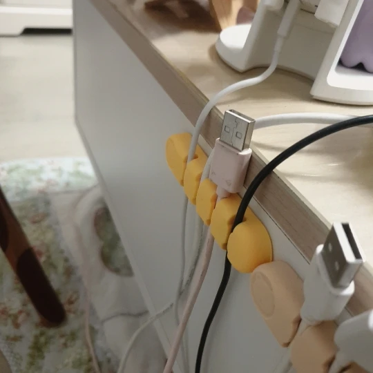 MOHAMM 1 Piece Cute Cable Organizers Holder Clips photo review