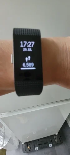 Fitbit Charge 2 smart wristband heart rate monitoring photo review