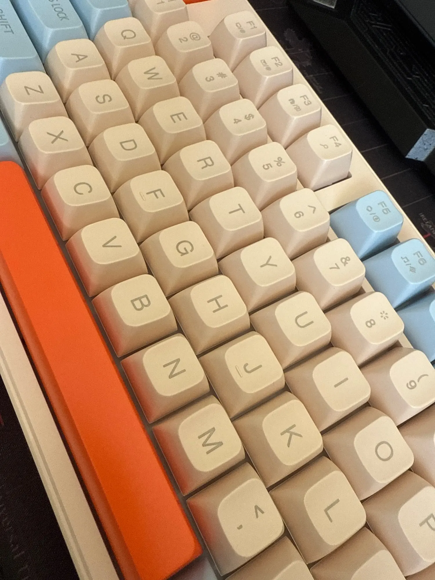 M87 Wireless Keyboard Gaming,87keys Dual Mode Bluetooth Keyboard photo review