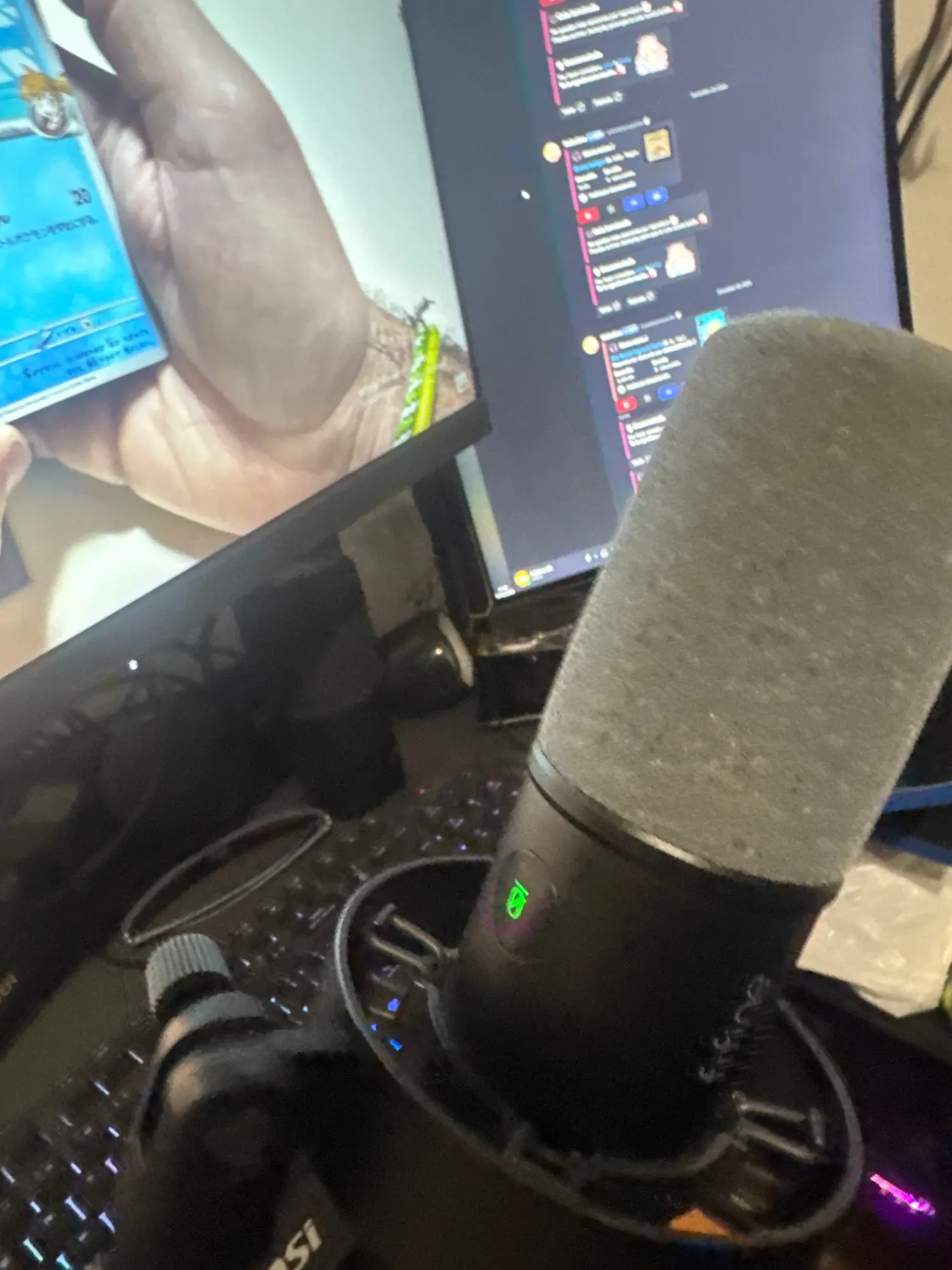 FIFINE Dynamic USB/XLR Microphone with Gain Knob/Touch-mute/Headphone Jack,Recording photo review