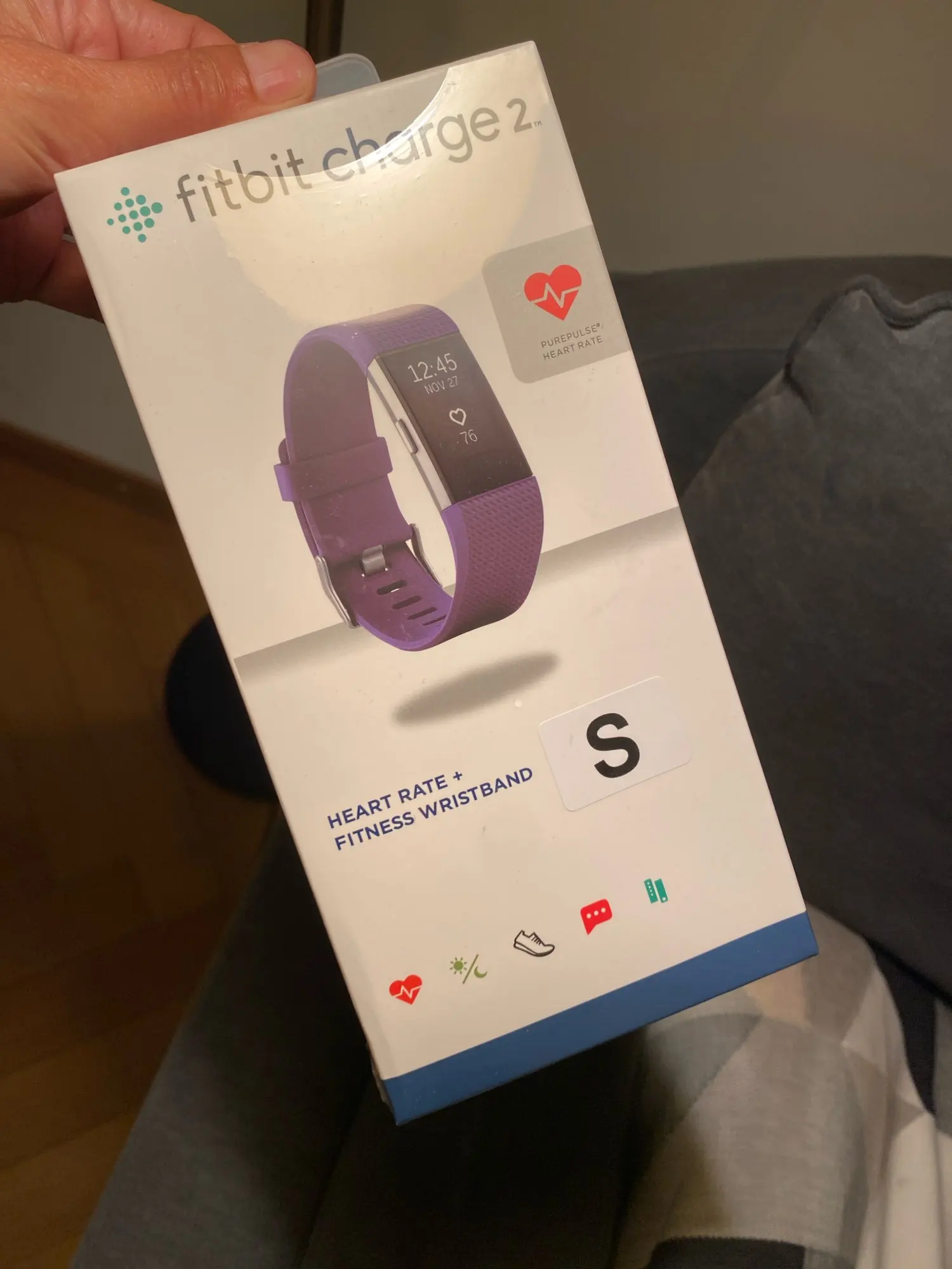 Fitbit Charge 2 smart wristband heart rate monitoring photo review