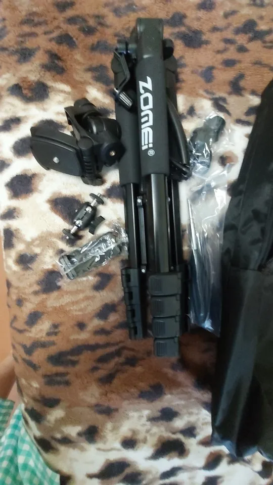 187cm/73.6in Tall Zomei Aluminum Alloy Portable Tripod for photo review