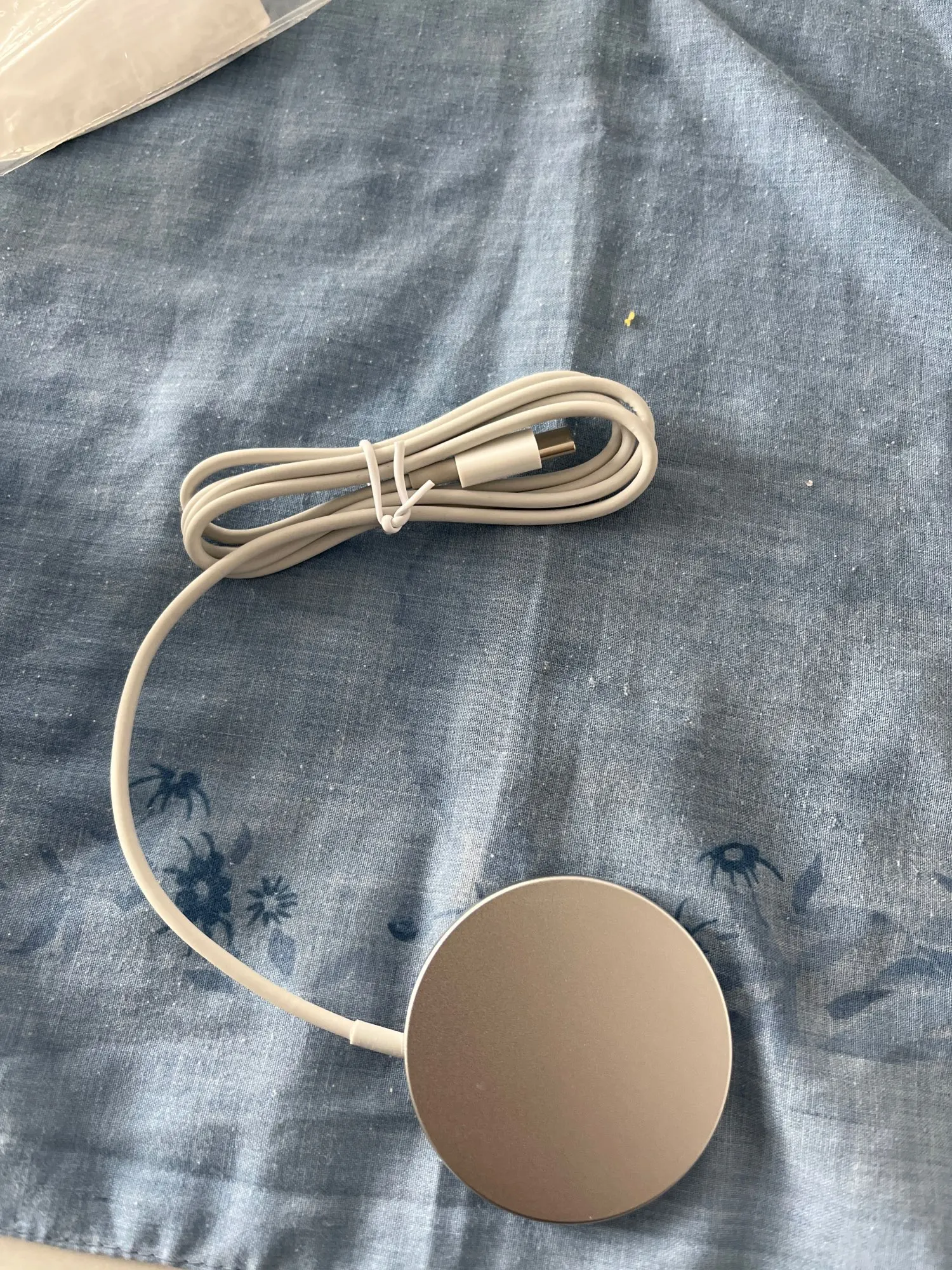 VIKEFON 30W Magnetic Wireless Charger PD Type C photo review