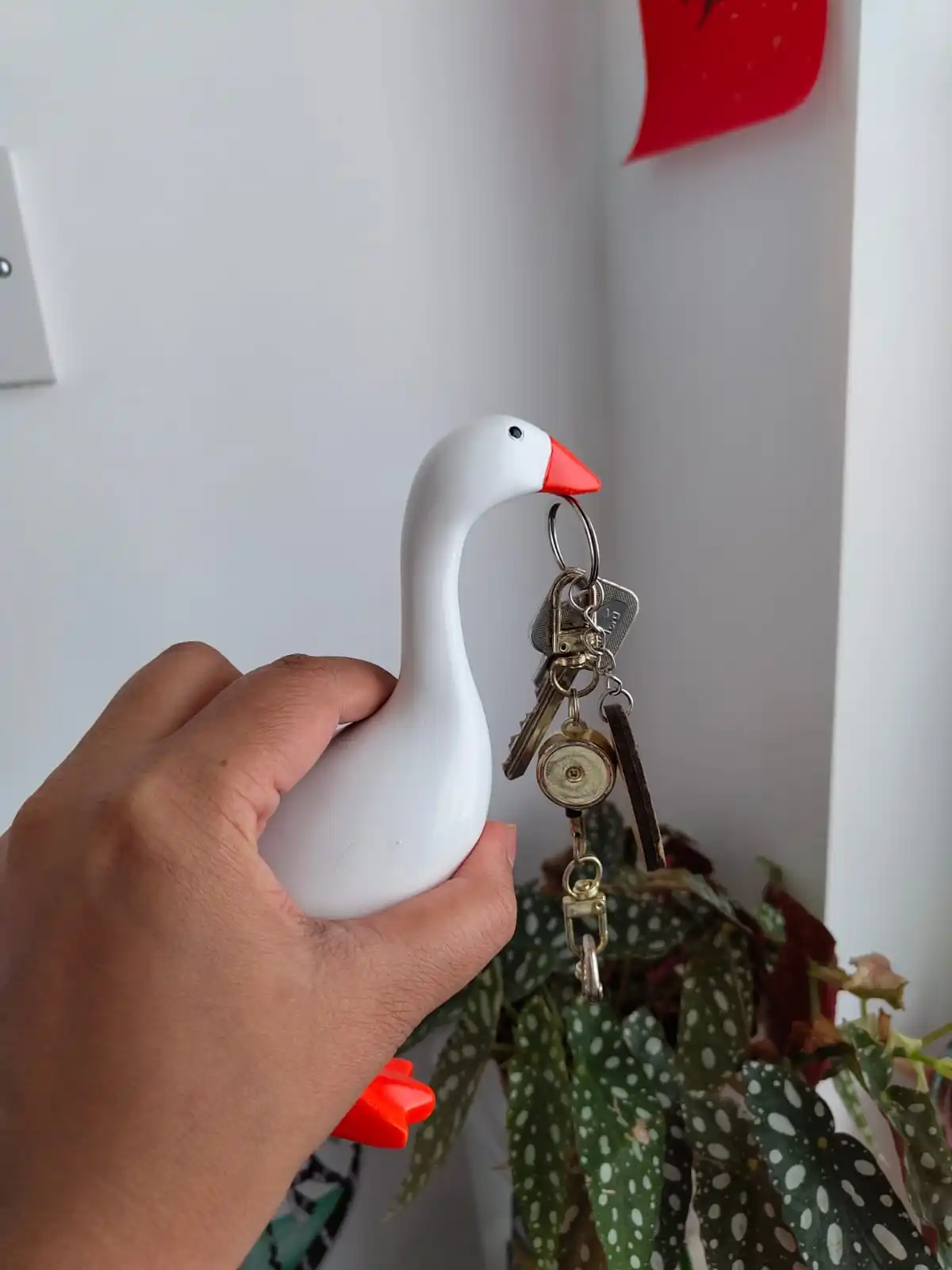 1pc Magnetic Goose Key chain home decoration sculpture photo review