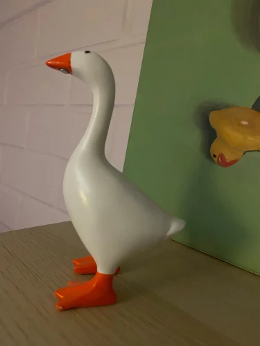 1pc Magnetic Goose Key chain home decoration sculpture photo review