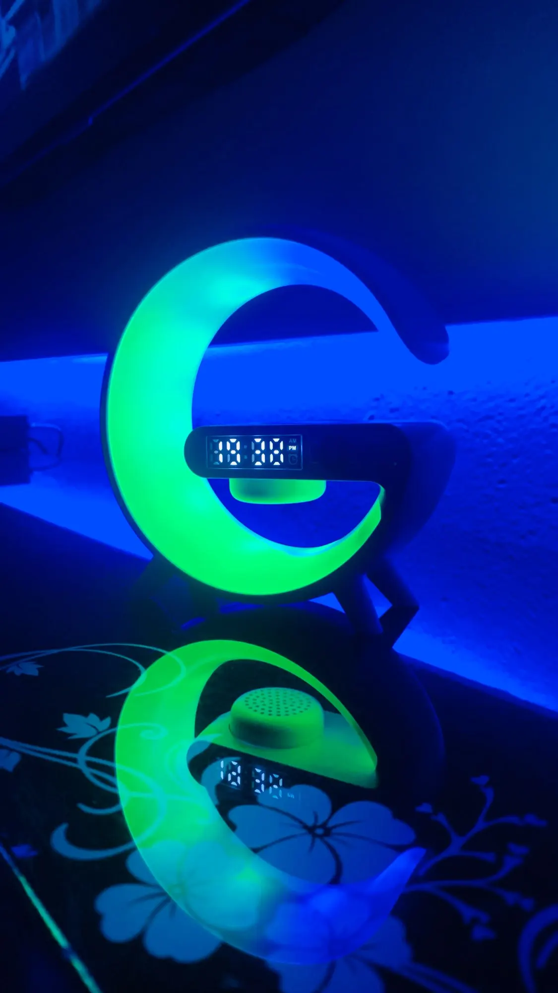 Wireless Charger Pad Stand Speaker TF Card RGB photo review