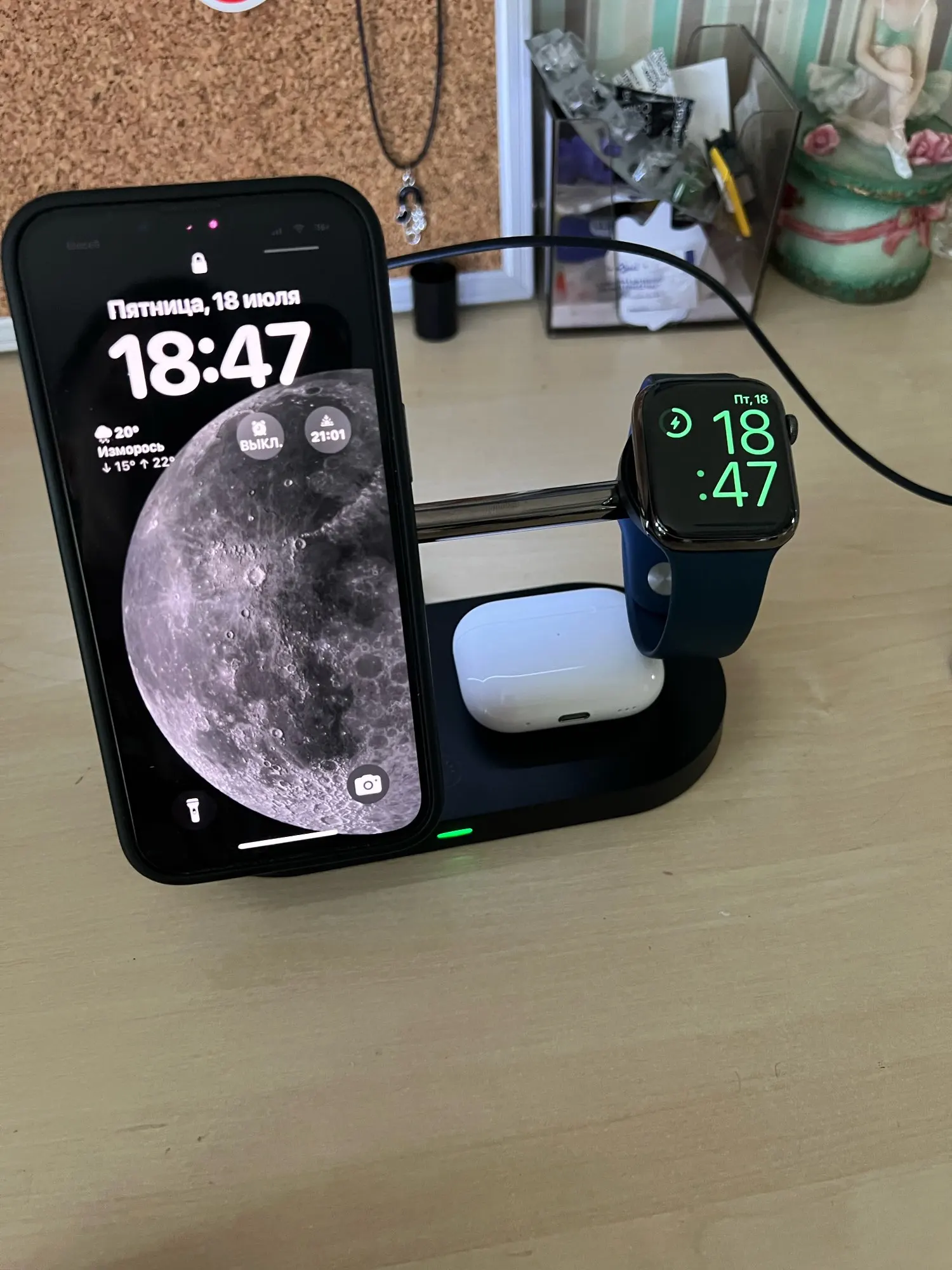 3 in 1 Wireless Charger Stand For iPhone photo review