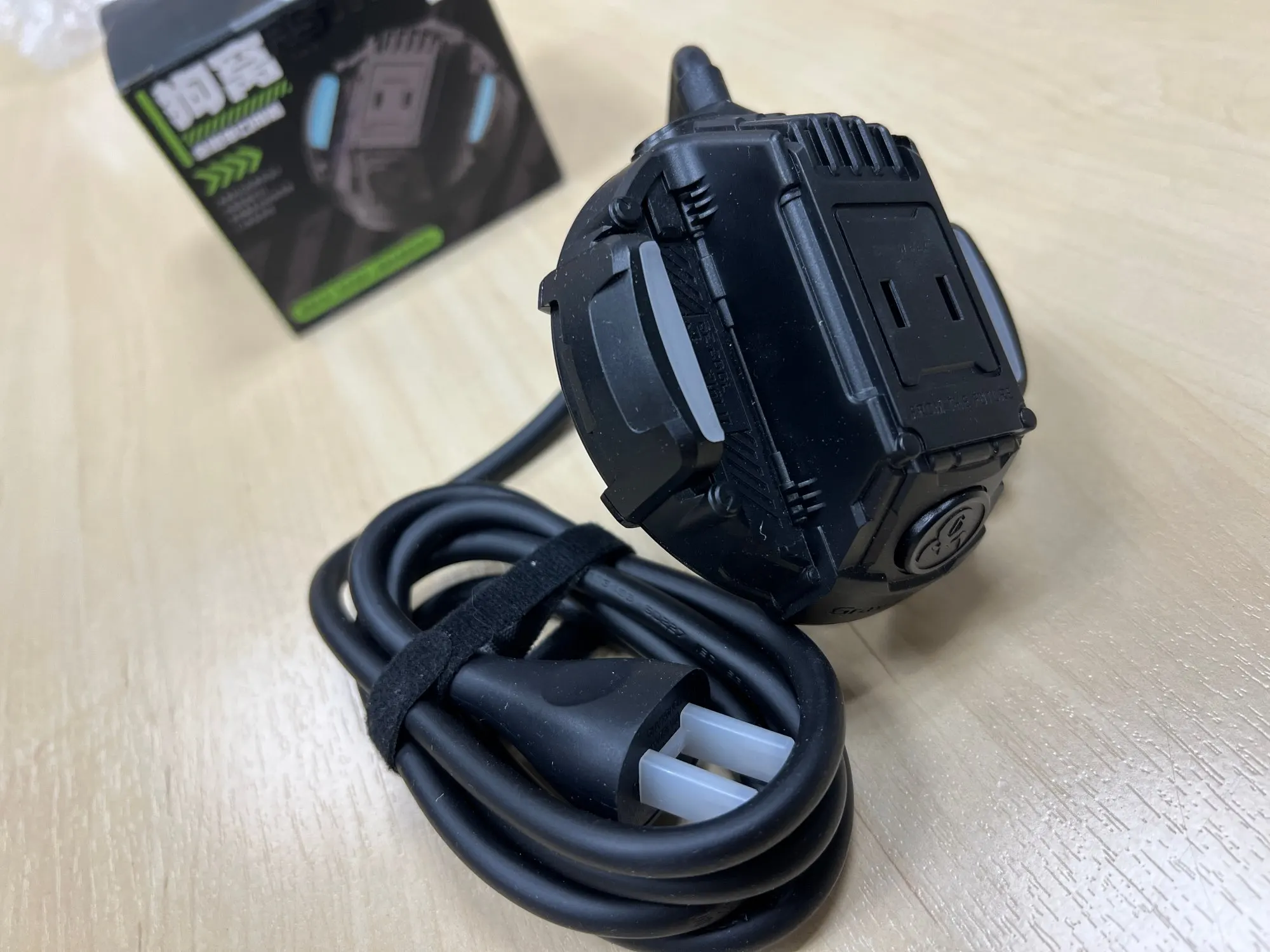 NEW！Alpha65 GaN Fast Charger Dark Knight Mecha 3 photo review