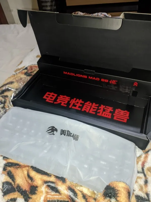 Madcatz Mad60 Mad68 HE 8k Mechanical Keyboard Magnetic photo review