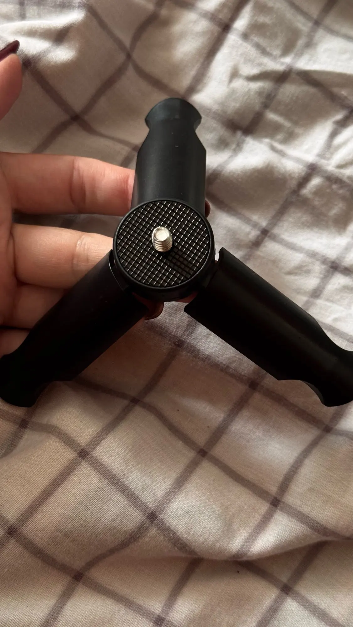 Portable Mini Tripod Small Phone Tripod for iPhone/Android photo review