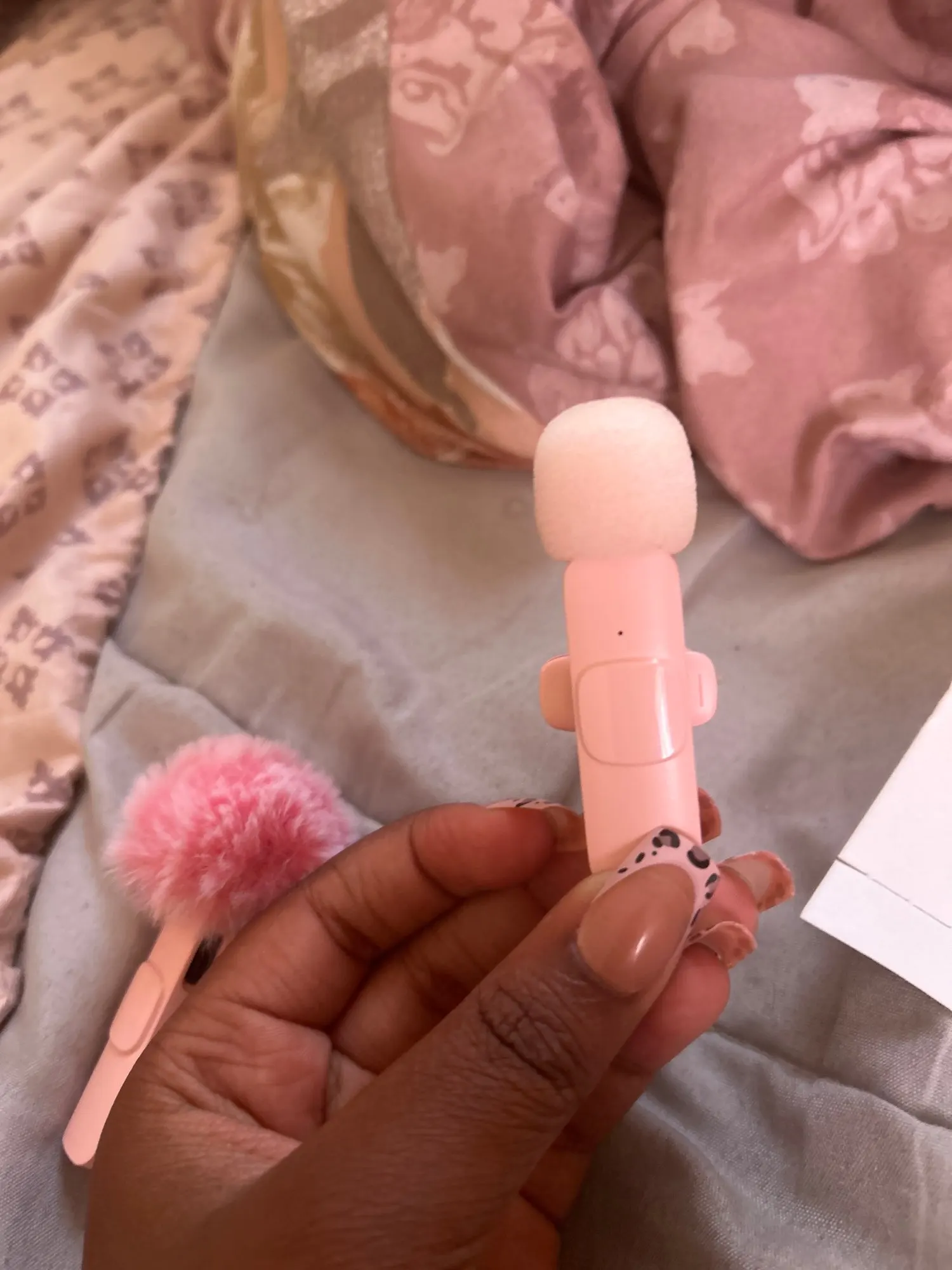 New Wireless Lavalier Microphone Portable Audio Video Recording photo review