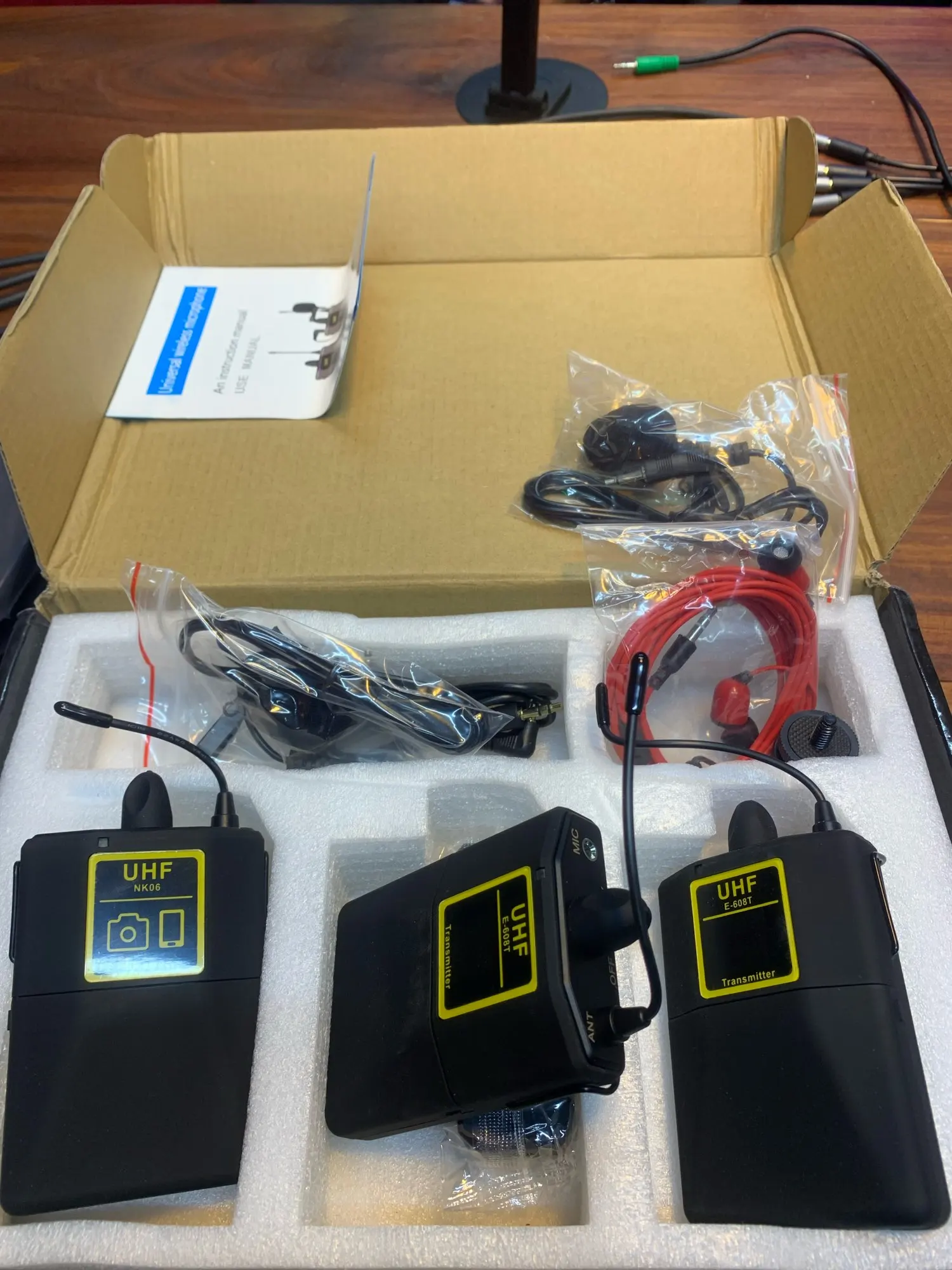 Professional UHF Wireless Lavalier Microphone with Audio Monitor photo review