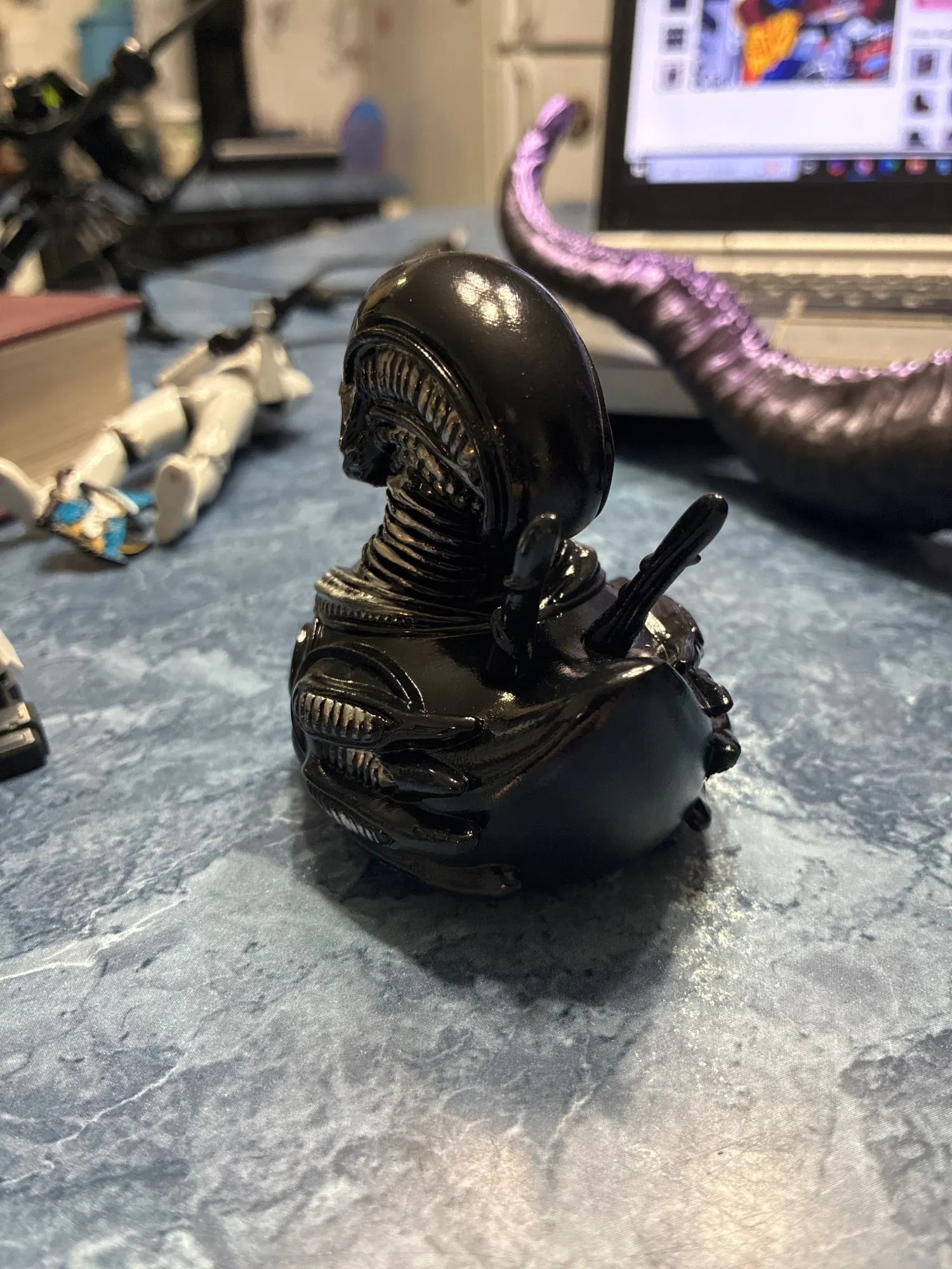 Alien Duck Resin Statue，Evil Alien Duck Ornament ，Resin photo review