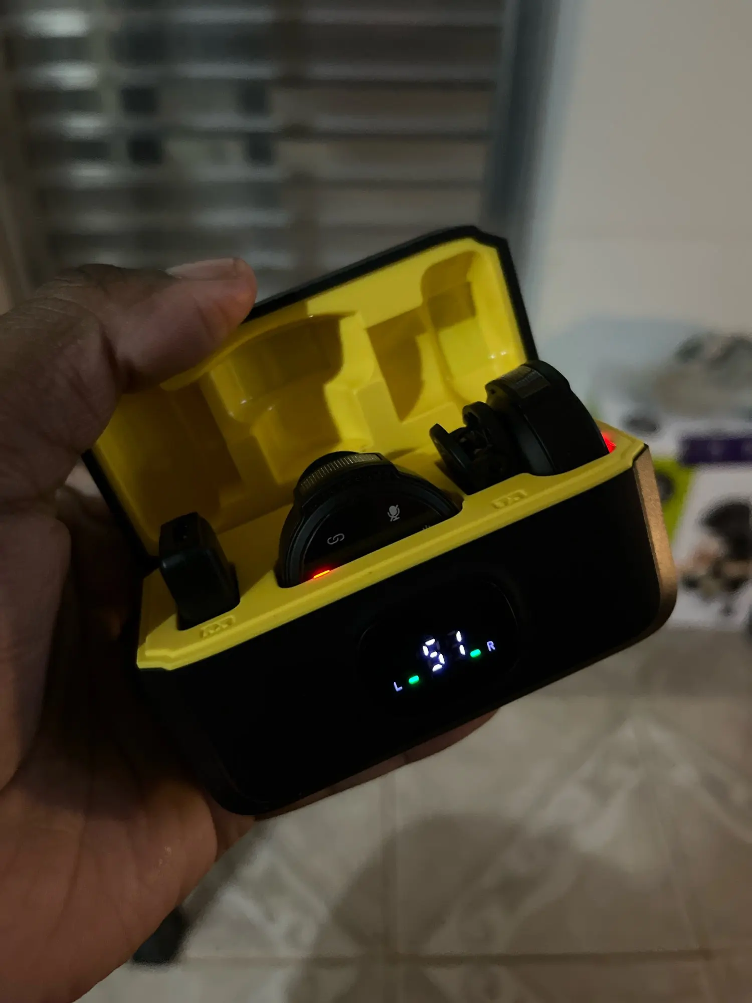 Wireless Lapel Microphone USB-C/iOS Interface Lavalier Mic Noise photo review