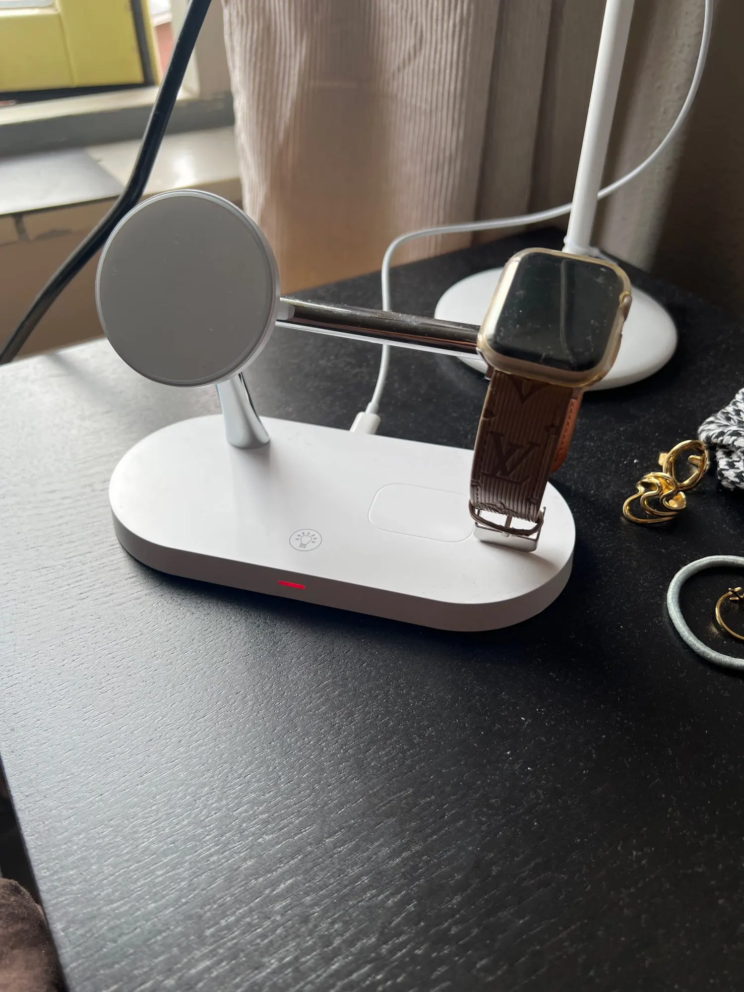 3 in 1 Wireless Charger Stand For iPhone photo review