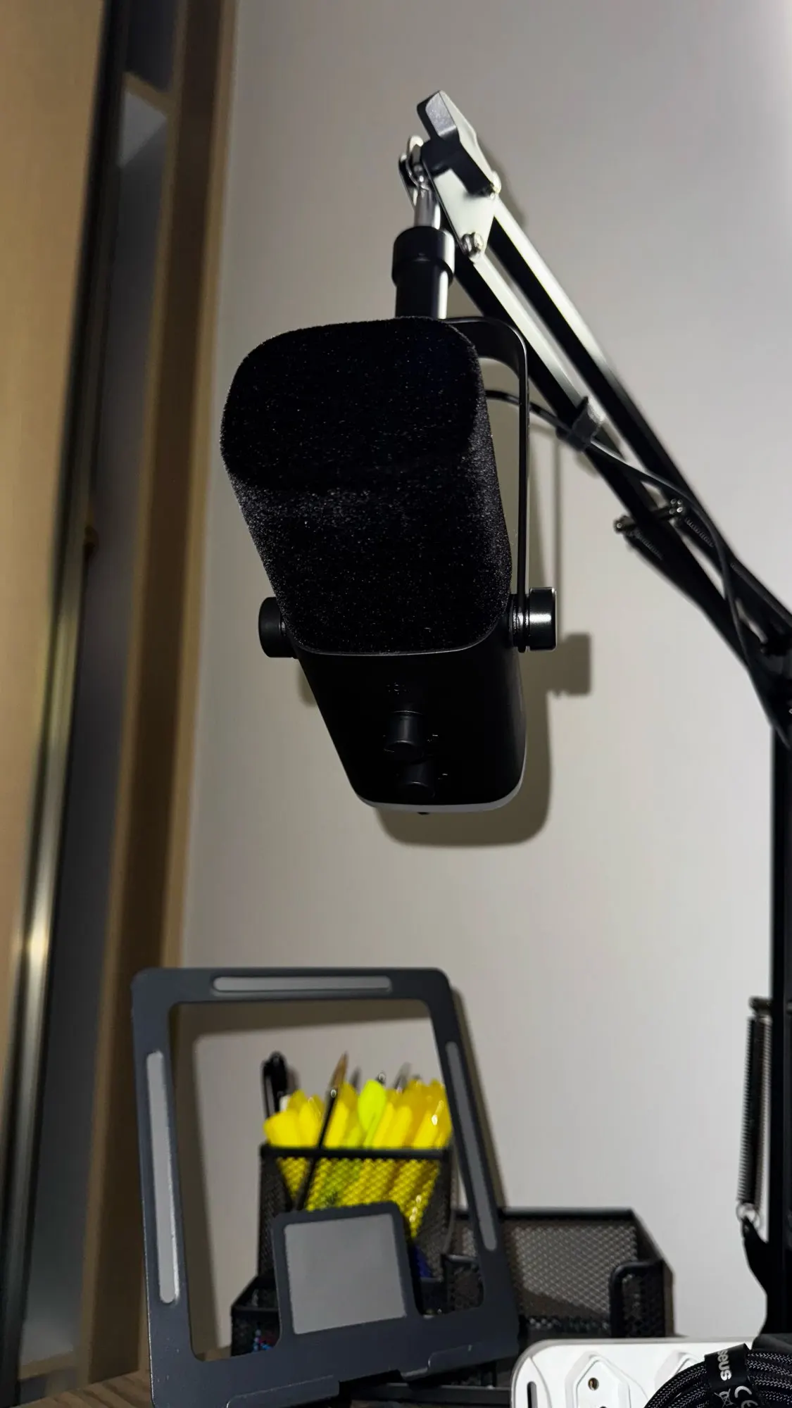 FIFINE USB/XLR Dynamic Microphone with Touch Mute Button,Headphone photo review