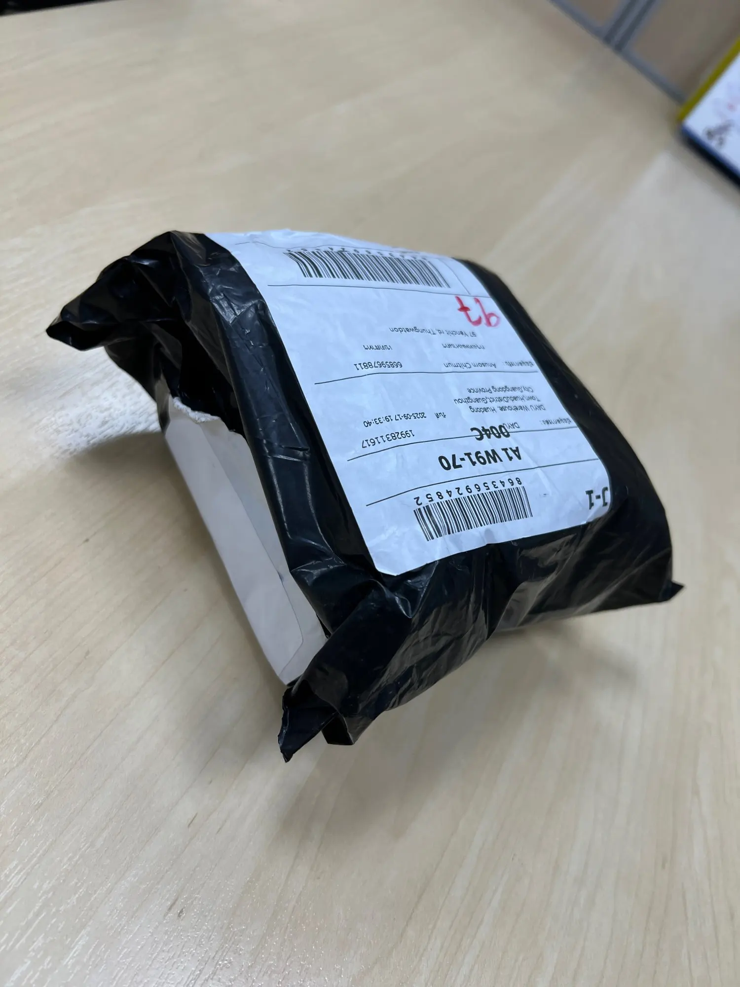 NEW！Alpha65 GaN Fast Charger Dark Knight Mecha 3 photo review