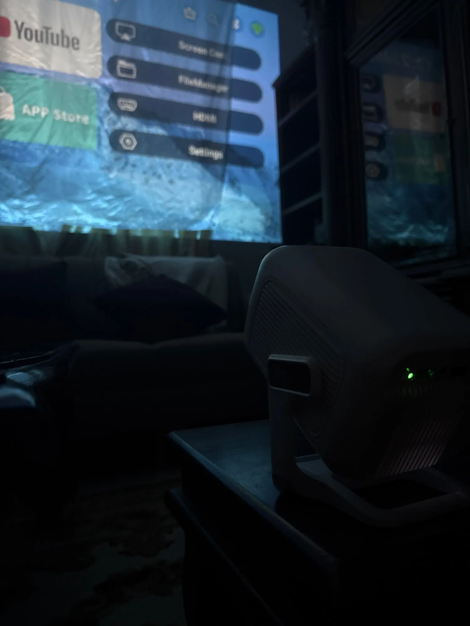 HUAWEISHI 4K Projector Android Native Portable 1080P Auto photo review