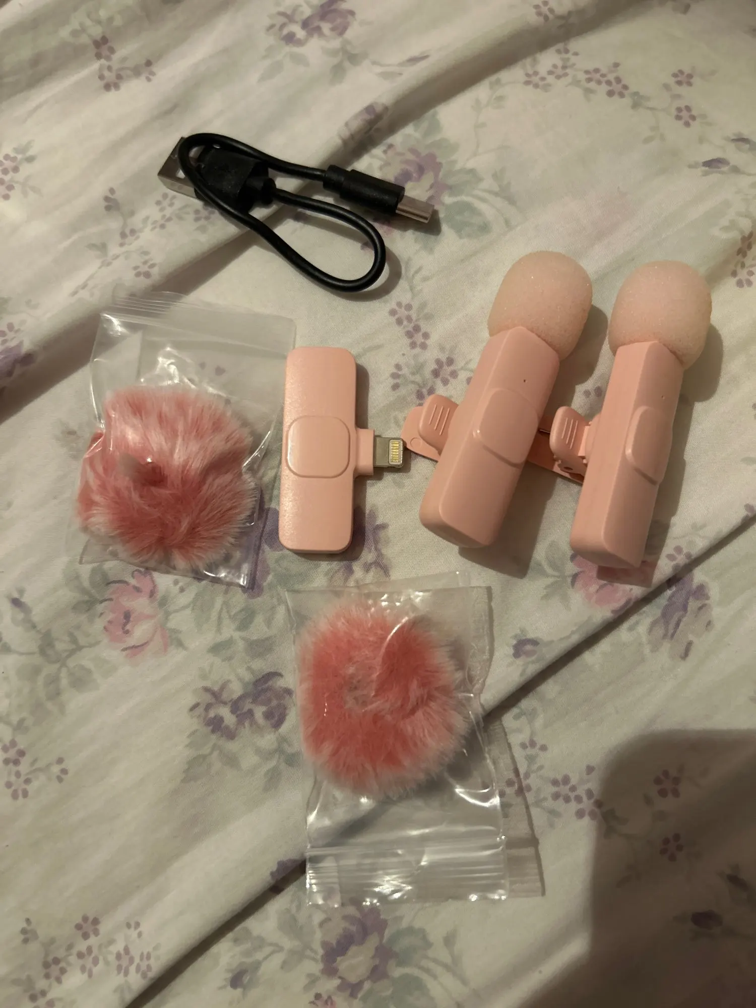 New Wireless Lavalier Microphone Portable Audio Video Recording photo review