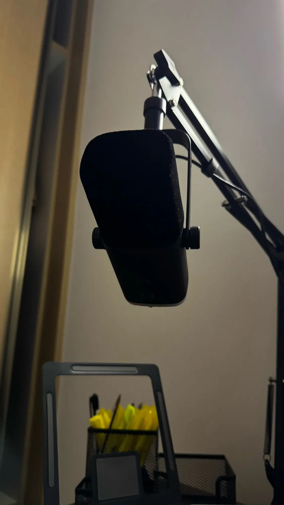 FIFINE USB/XLR Dynamic Microphone with Touch Mute Button,Headphone photo review