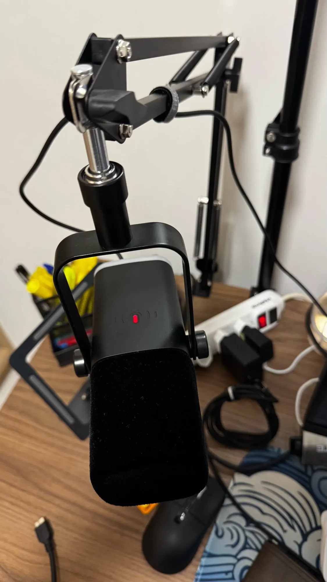 FIFINE USB/XLR Dynamic Microphone with Touch Mute Button,Headphone photo review