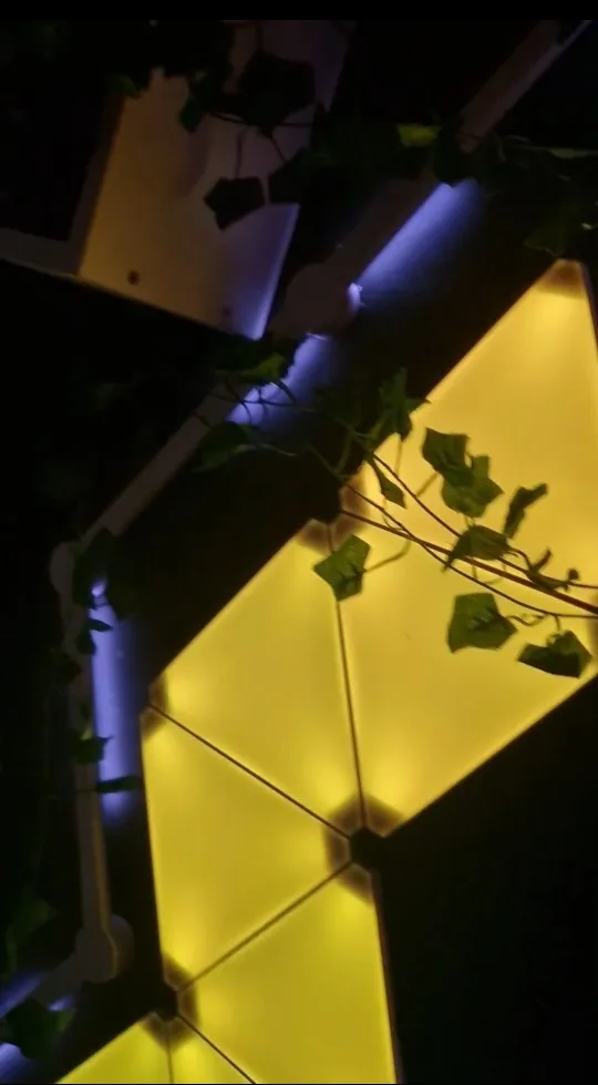 Super Thin LED Triangle Lamps Indoor RGB Quantum photo review