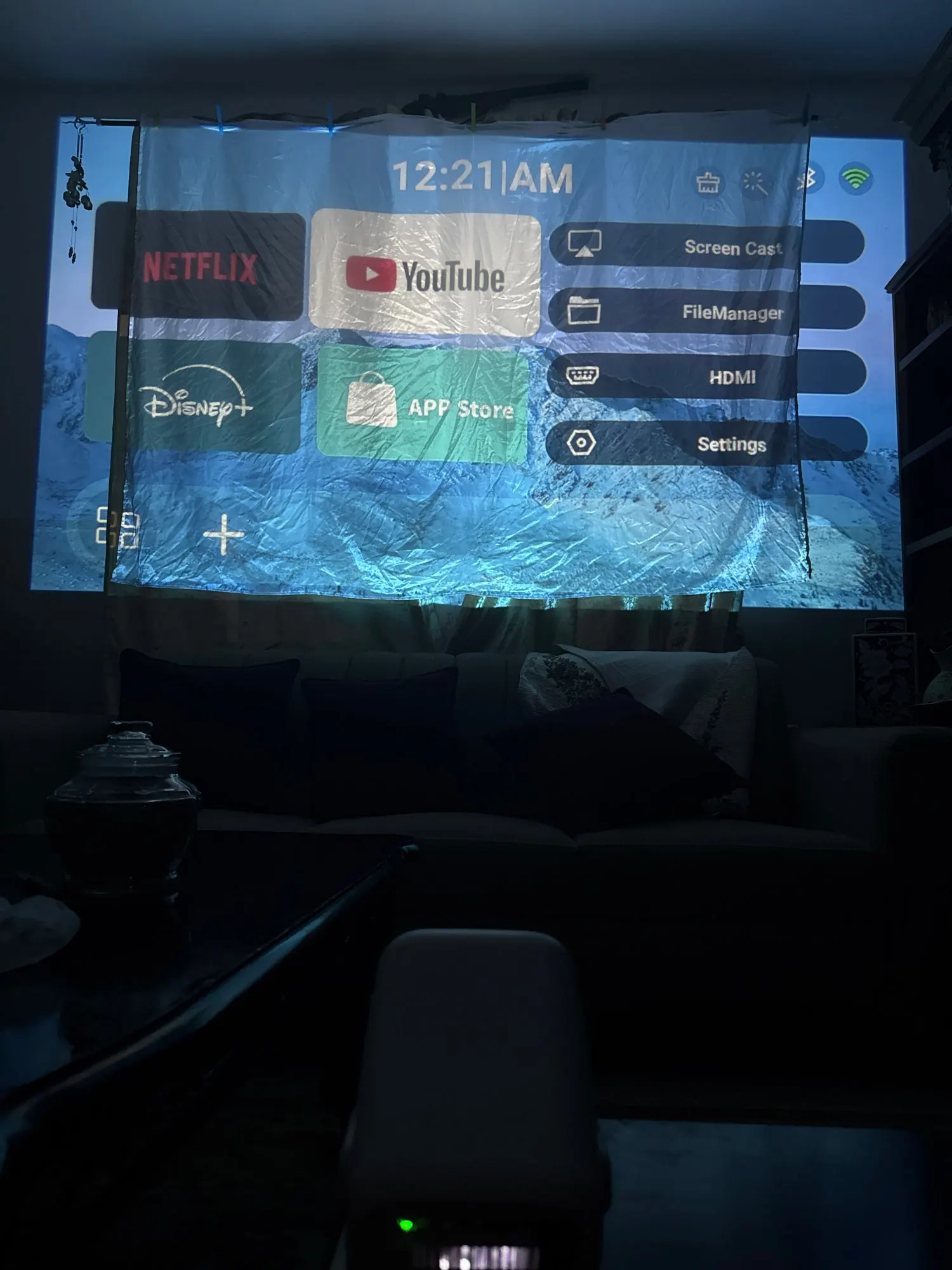 HUAWEISHI 4K Projector Android Native Portable 1080P Auto photo review