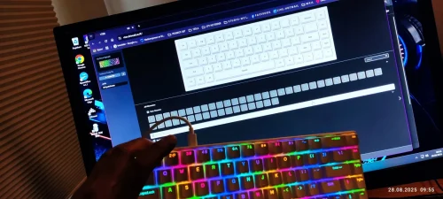 Raven68 Hot Swappable Wired Magnetic Axis Mechanical Keyboard photo review