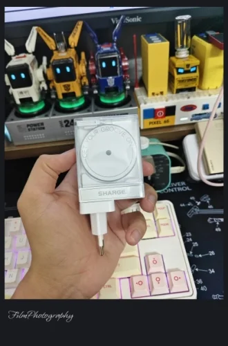 SHARGE Retractable 65W USB C Charger GaN Power photo review