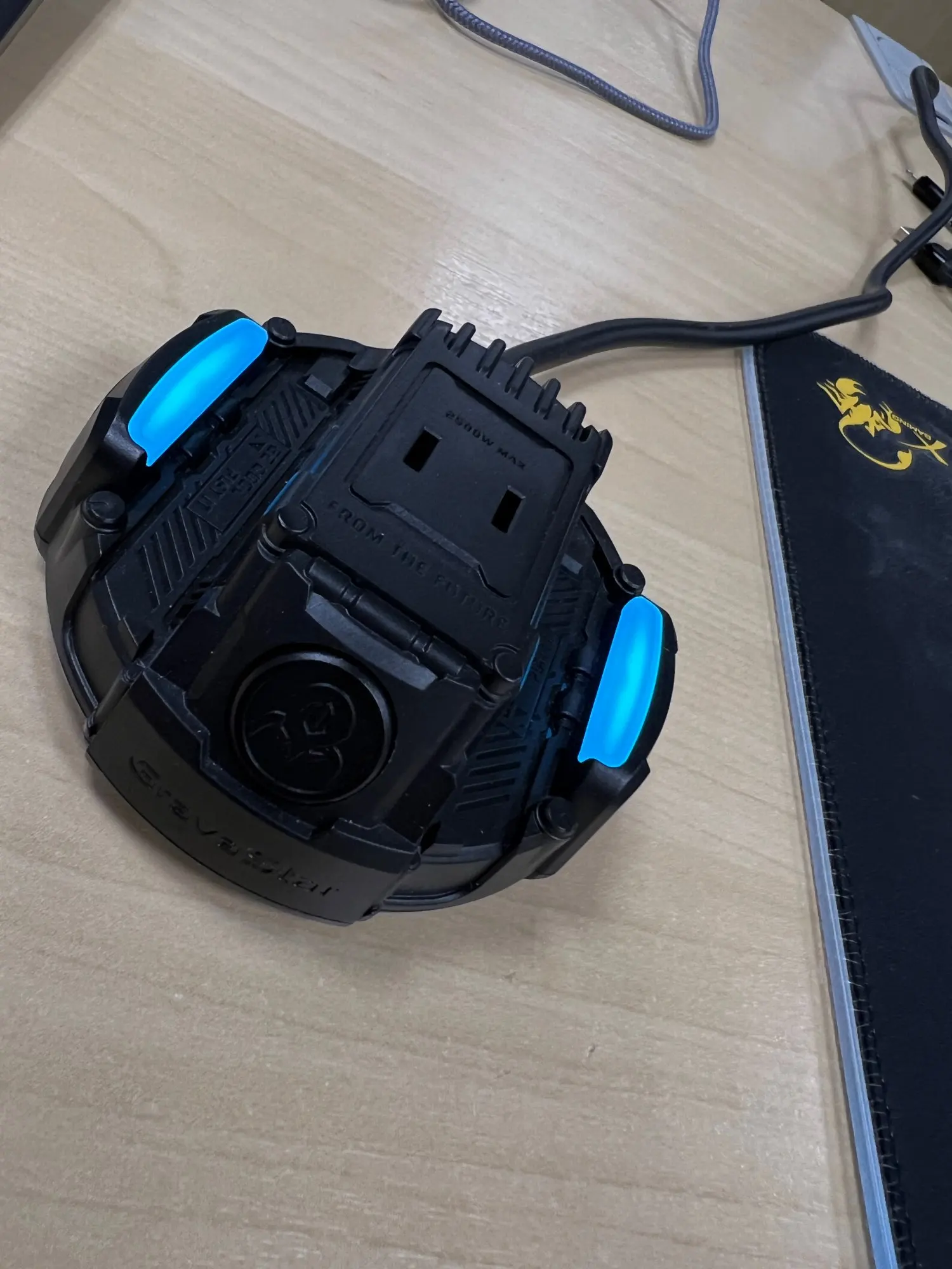 NEW！Alpha65 GaN Fast Charger Dark Knight Mecha 3 photo review