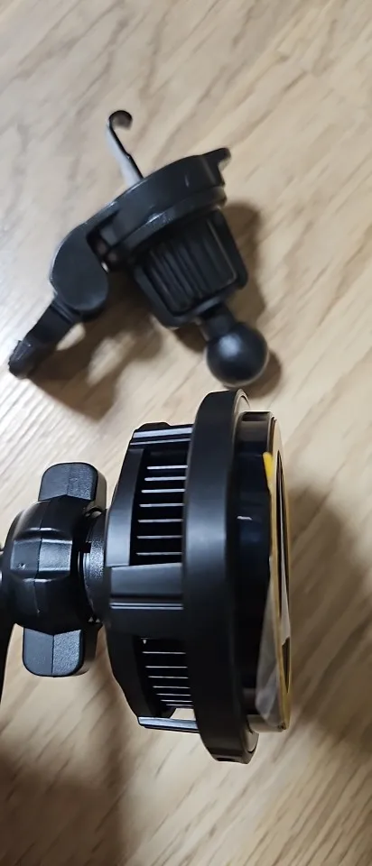 ice Cooling Magnetic Wireless Car Charger Stand for photo review