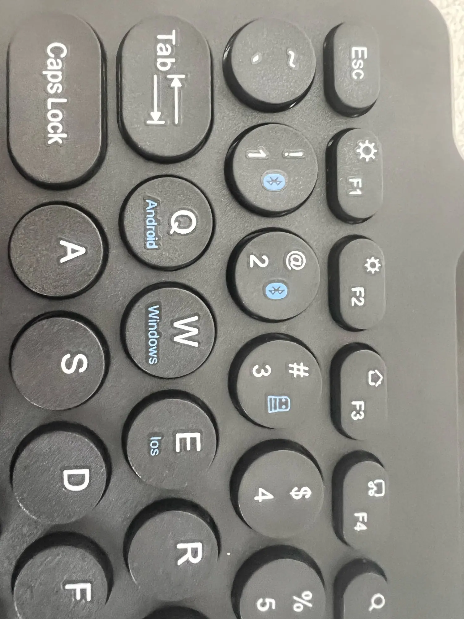 Tri-Mode Dual Bluetooth Keyboard BT5.0 3.0 2.4G Wireless photo review