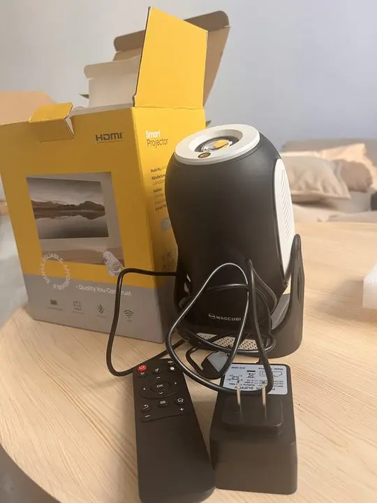 Magcubic HY300 X 4K Android 11 Projector with photo review