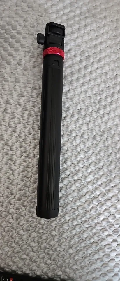 Scalable phone tripod suitable for iPhone 360 ° photo review