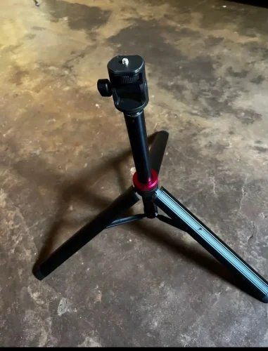 Scalable phone tripod suitable for iPhone 360 ° photo review