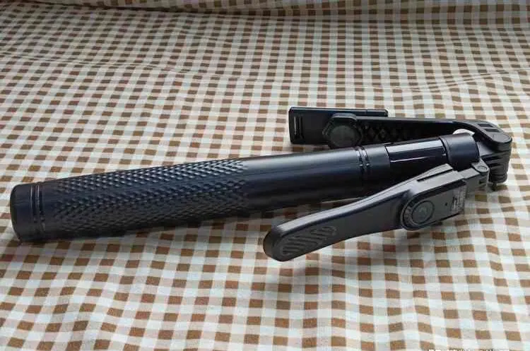 BSLIUFANG 2.15M 360 ° rotation selfie stick Wireless photo review