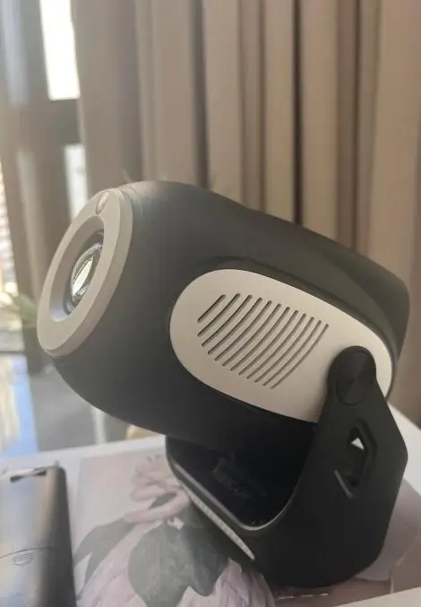 Magcubic HY300 X 4K Android 11 Projector with photo review