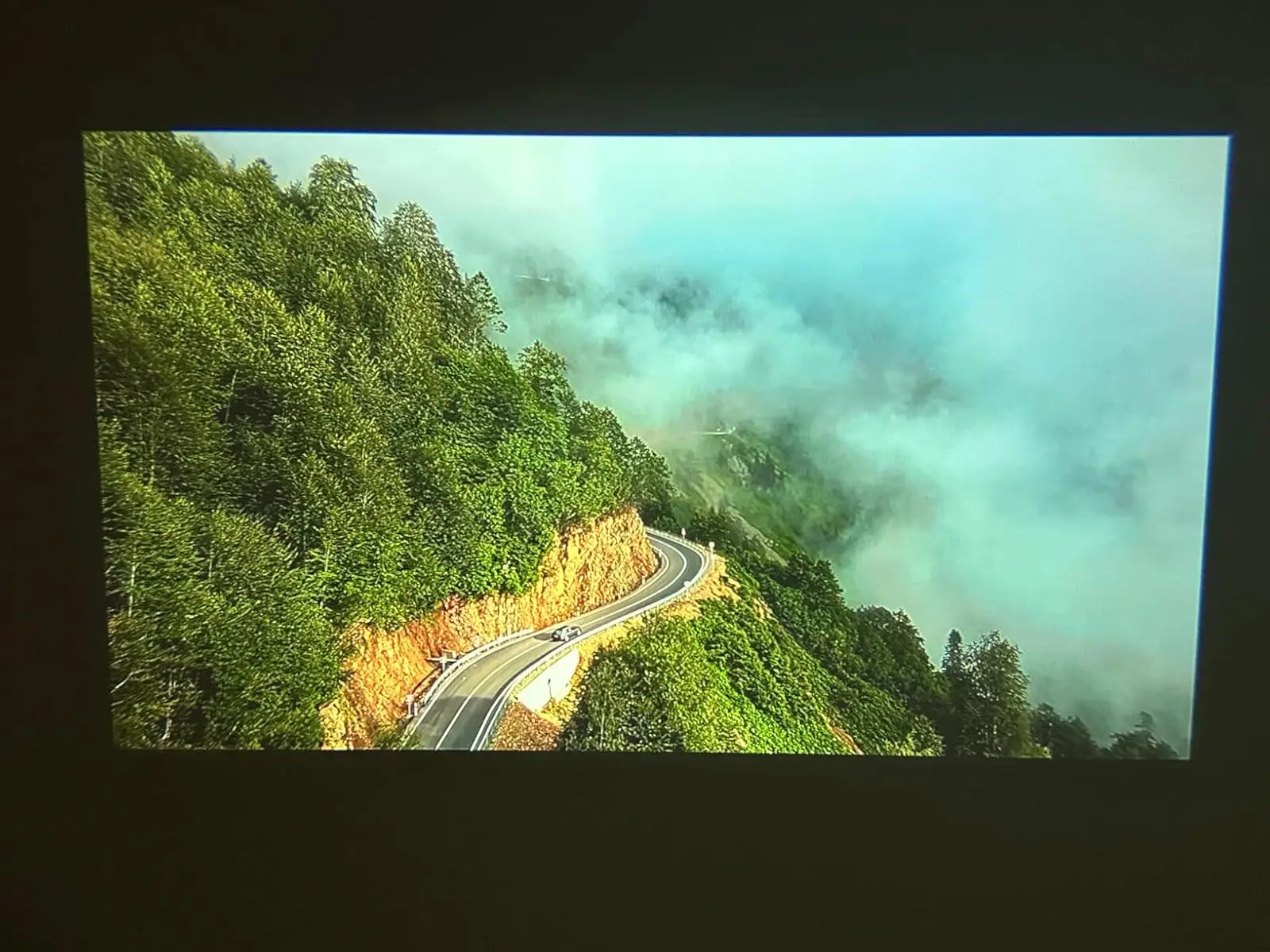 HUAWEISHI 4K Projector Android Native Portable 1080P Auto photo review