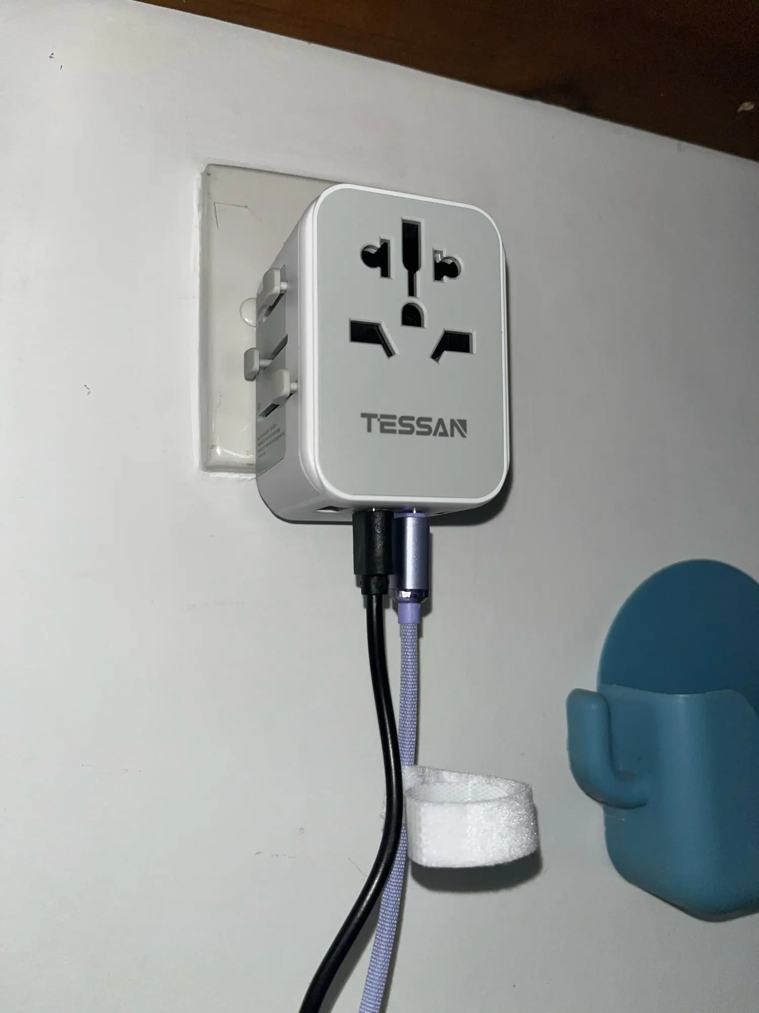 TESSAN Universal Travel Adapter with USB Port and photo review